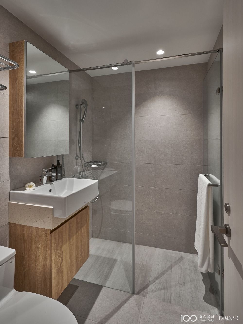 Hotel bathroom hardware and sanitary ware — view 4