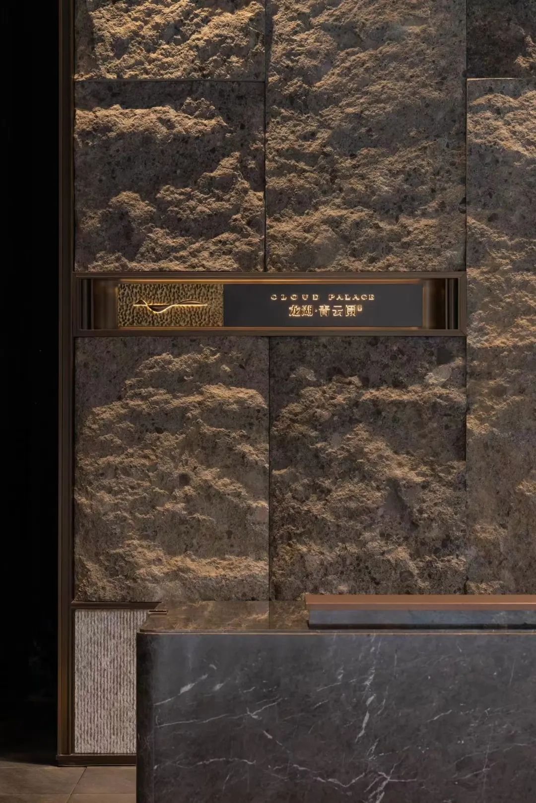 Flexible stone veneer wall covering — view 3
